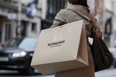 burberry skeptics still dominate as gobbettiseeks turnaround|Burberry skeptics still dominate as Gobbetti seeks turnaround .